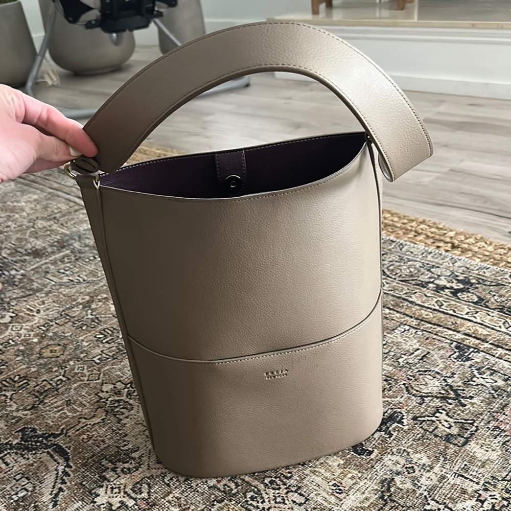 Freja New York Beige Leather Bucket Bag